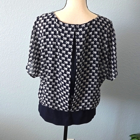 CABI Parade Blouse Elephant Print Top Navy White Sz Medium #5345 - Picture 9 of 11